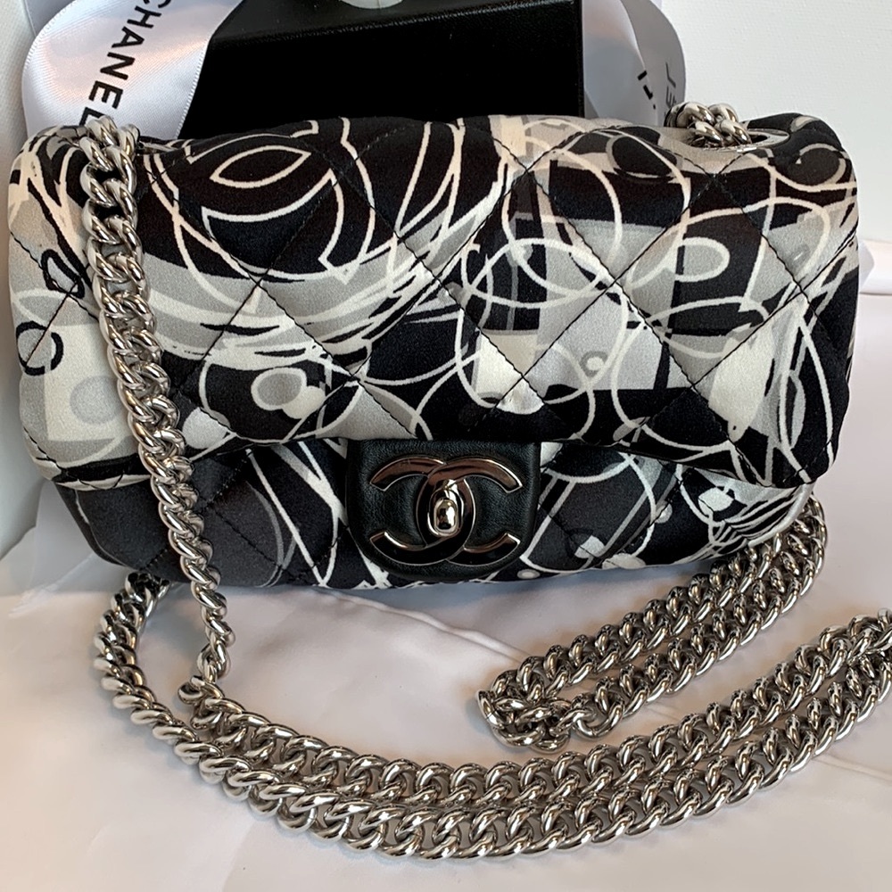 CHANEL RARE Kaleidoscope Abstract Quilted Black White Silk Bag Bijoux Silver 🖤 - Picture 16 of 16